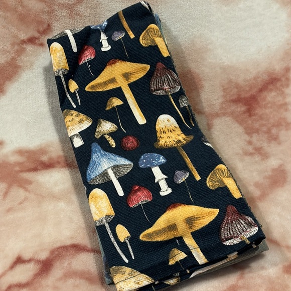 Colorful Wild Mushrooms Kitchen Towels Set of Three NWT 18x28” Cotton - Picture 6 of 16
